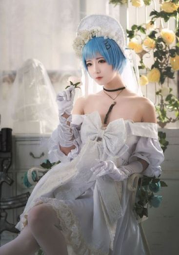 年轻女秘书